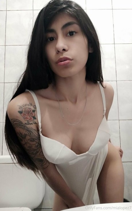 mialopez7 star adult picture