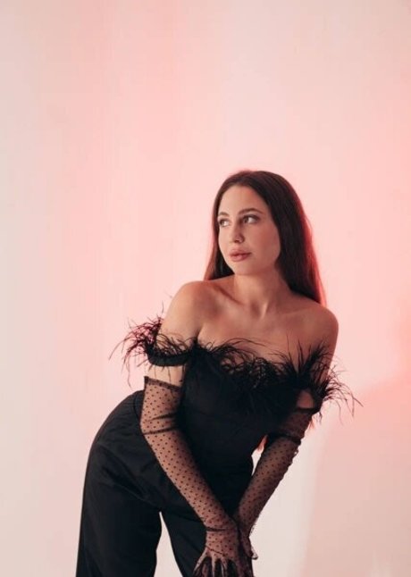 leeloo lee pornstar nudes img