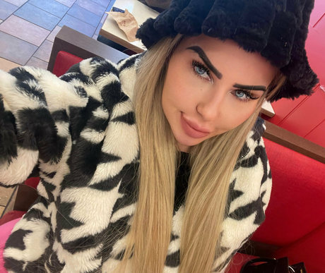 missninavip xxx model pics