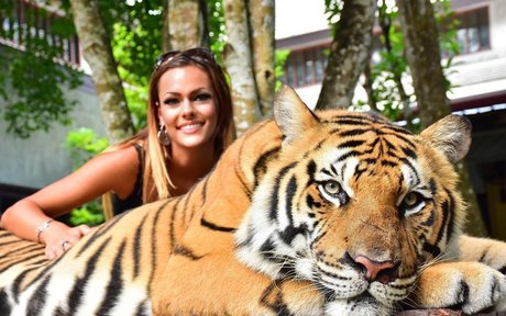 ailadonovannn sexy actress gallery