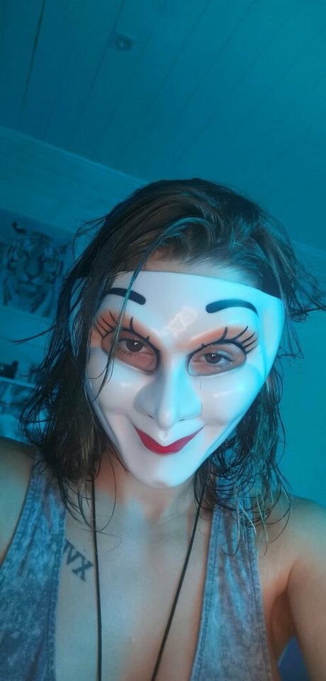 sereniakeer nude actress image