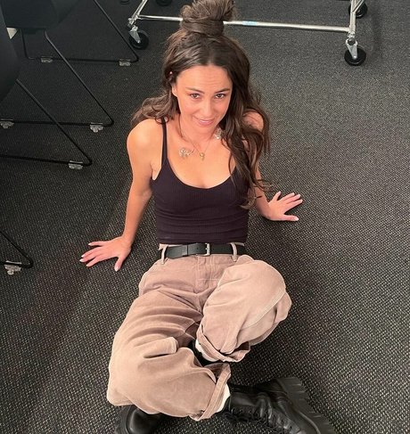 Amy Shark sexy actress photos