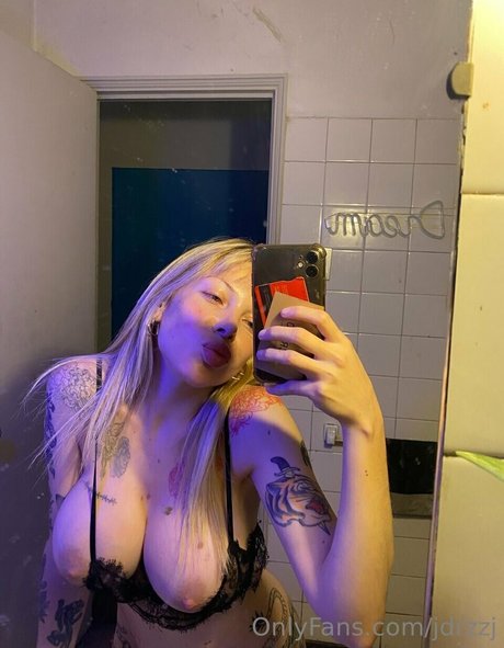 Jaeldrza sexy star image