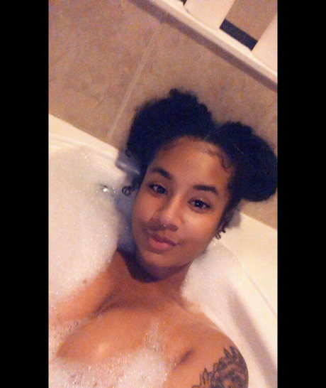 Elusivemulatto xxx pornstar gallery