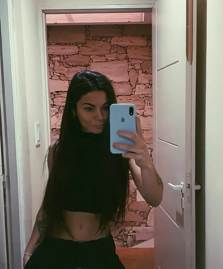 Delfi Granatto hot model pics