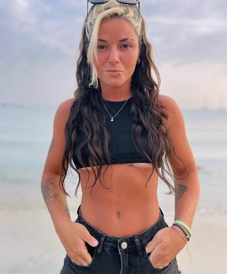 Delfi Granatto model nude pics