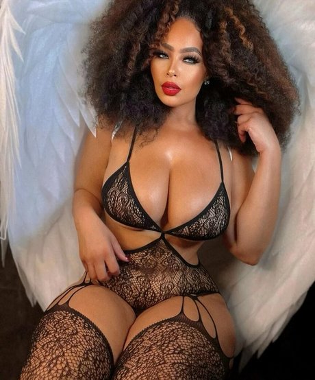 sirensaysseduce hot star photo