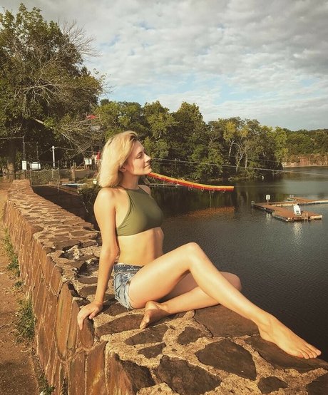 Jessie Flowers erotic pornstar photo