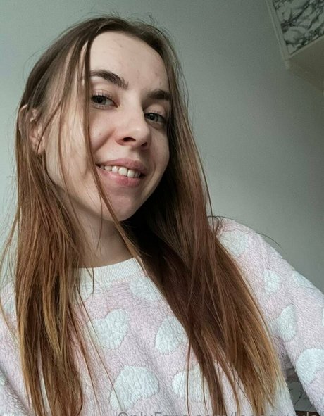 leeeeyyyla nice model image