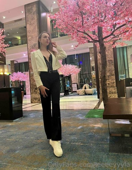 leeeeyyyla pretty pornstar pics