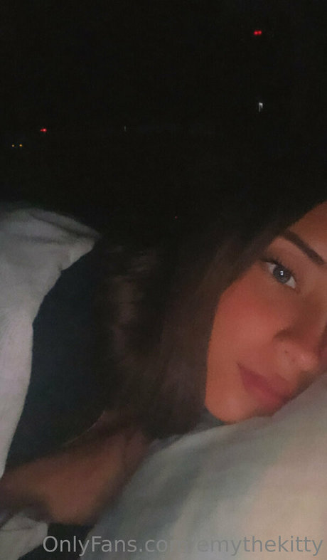 emythekitty model picture