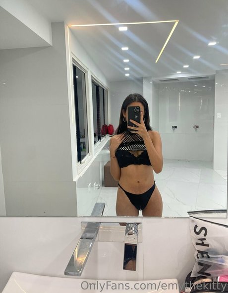 emythekitty hot actress pics