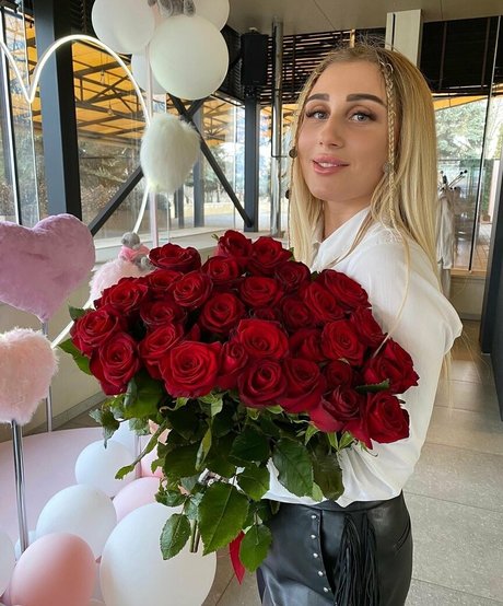 molly bell exclusive star gallery