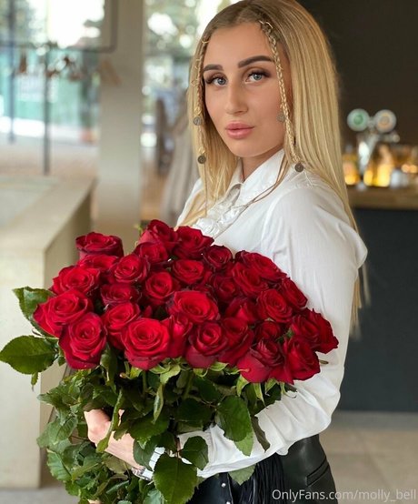 molly bell star high quality pic