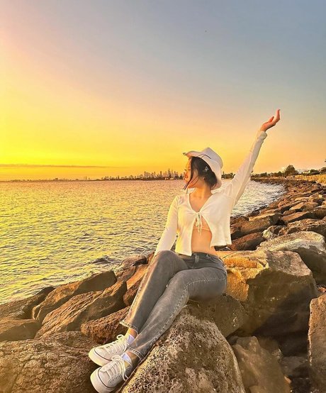 Vicki Mranrr star top img