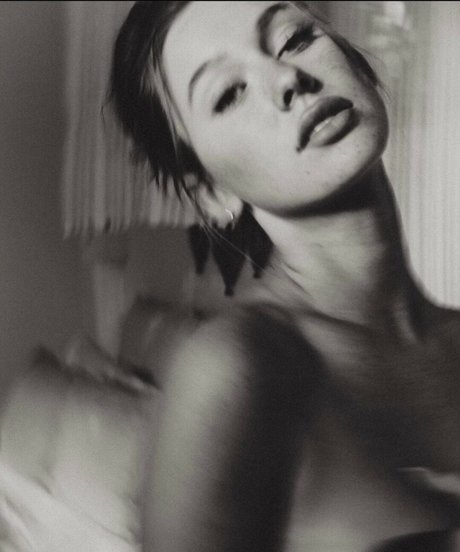 Sarah Waddles star naked pic