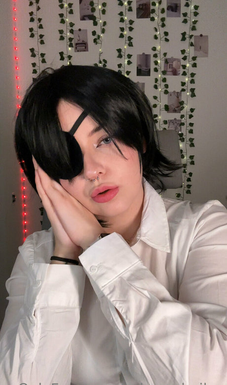 salems hailey model perfect photo