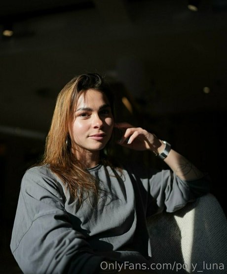 poly luna top model pic