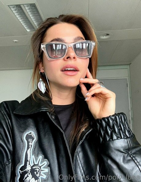 poly luna naked model photos