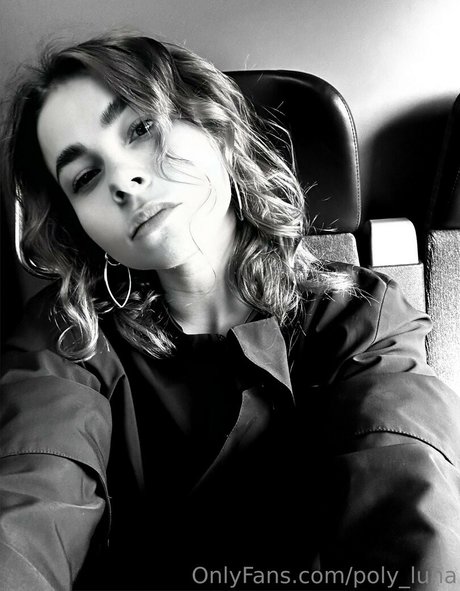 poly luna model exclusive image