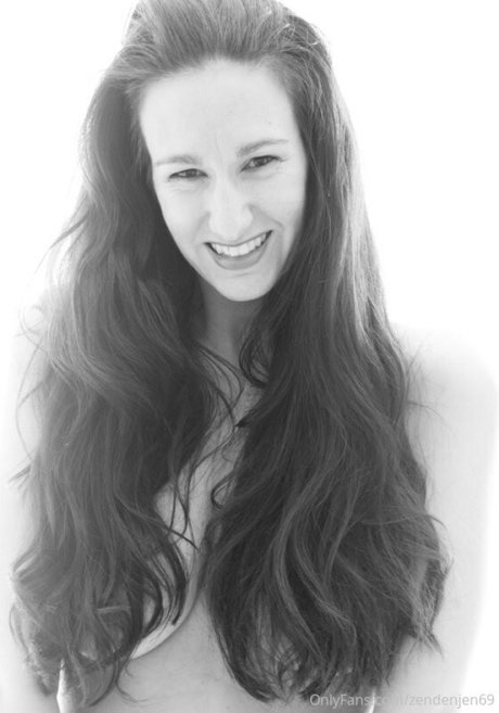 zendenjen69 naked pornstar image