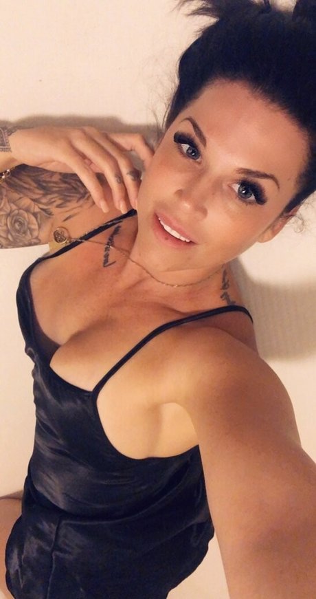 ellamaddison naked star img