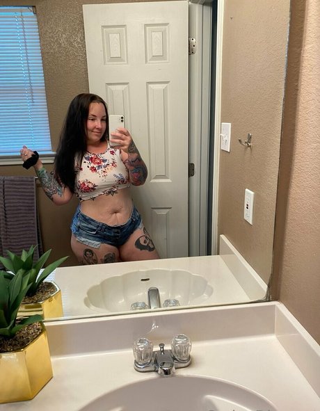 Corinasbooty nice model pic