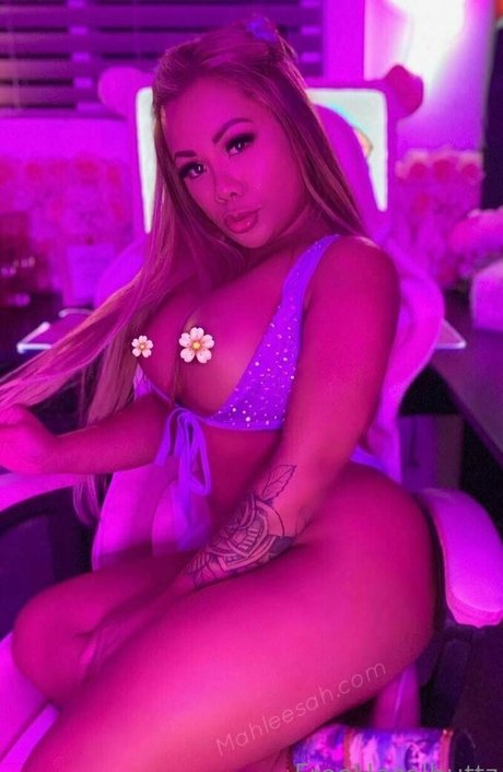 freehazelbuttz model hot picture