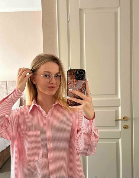 kateorkatrin art actress pic