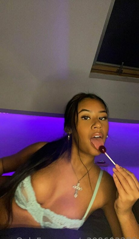 Yourkarina star erotic photos