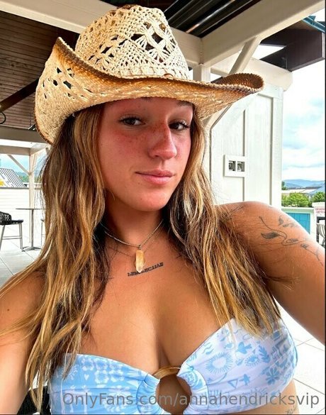 annahendricksvip model top photo