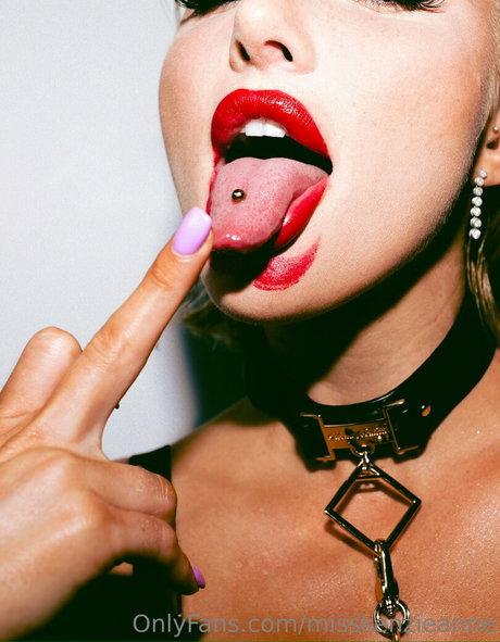 misskenzieanne nude model pic