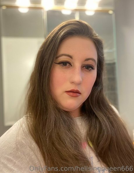 hellsingqueen666 naked model photo