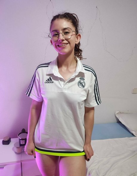 brown onlyfans top pictures