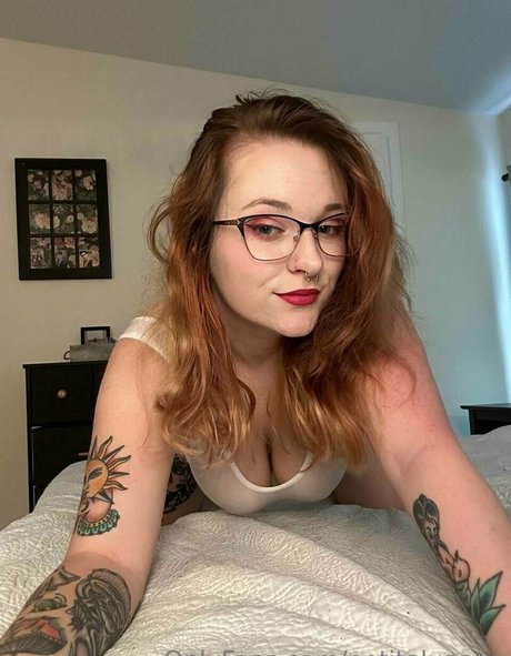 petitelunaxo Profile pic