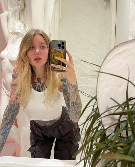 alenagerman star sexy pics