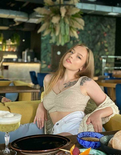 olivia nox model naked photo