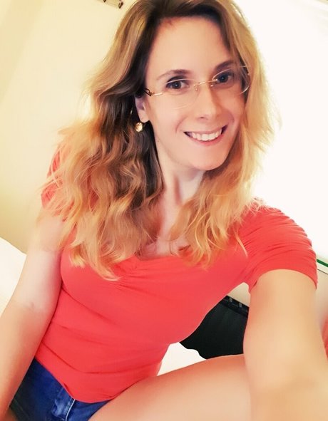 ellyedelweiss sexy star img