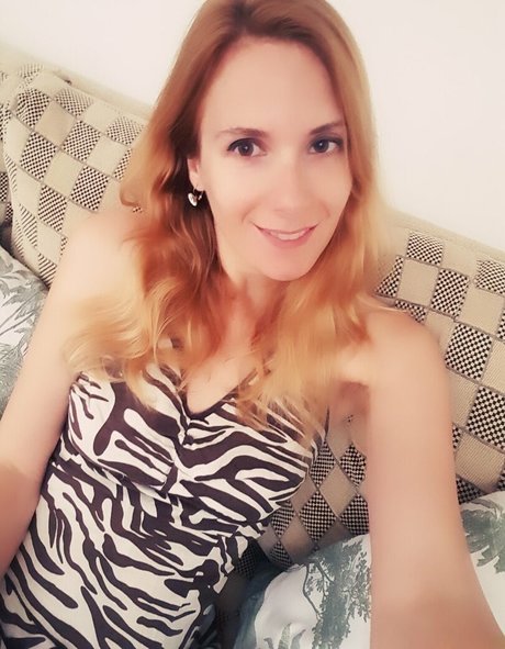 ellyedelweiss naked model pictures