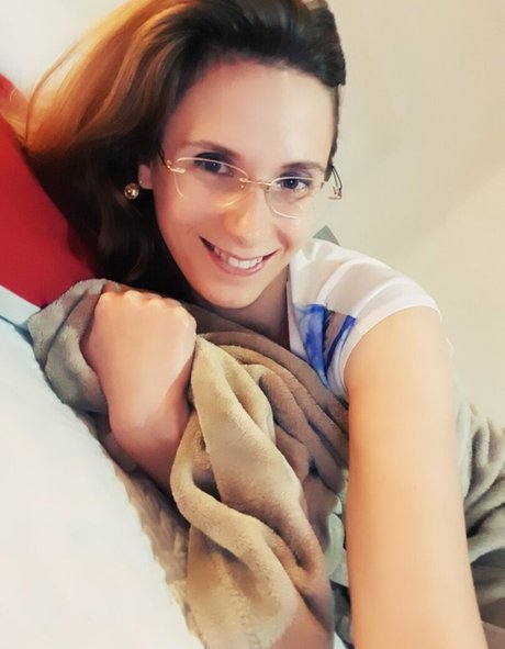 ellyedelweiss model porn picture