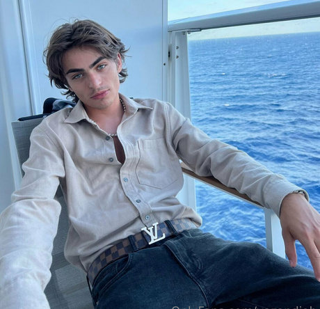 yazandiab pornographic model picture