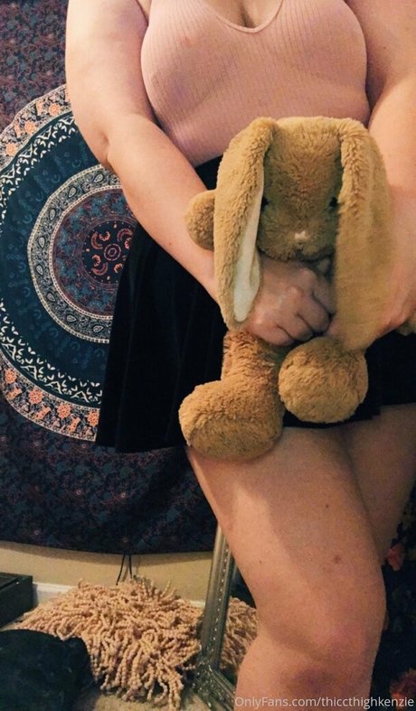 thiccthighkenzie pornstar beautiful archive