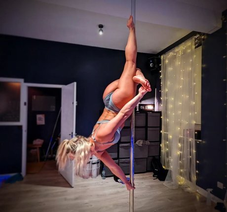 Phillipa Sharples nudes model galleries