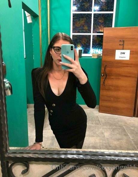 sofiaa2307 pornographic model picture