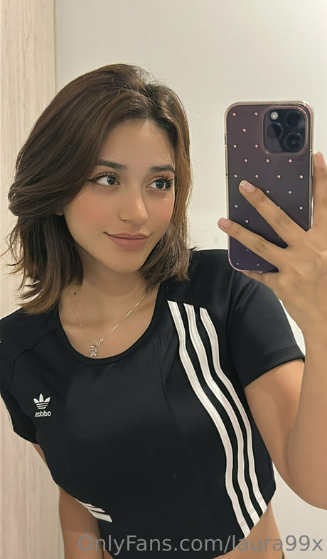 laura99x nice model pic