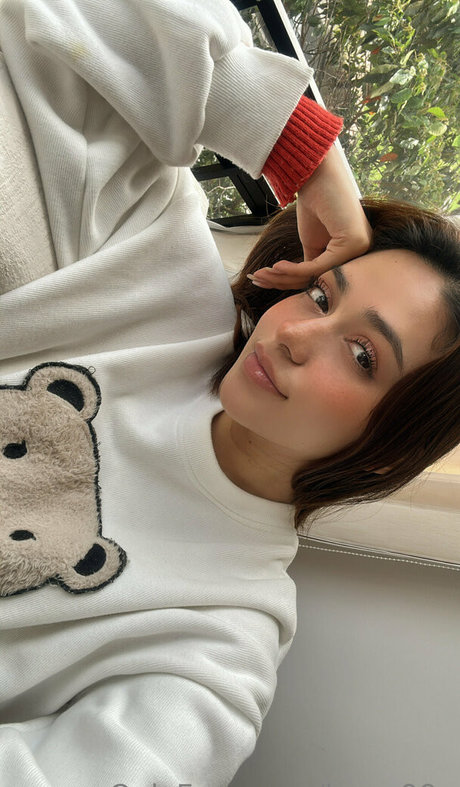 laura99x model exclusive picture