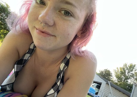 junestrawberriesfree xxx model gallery