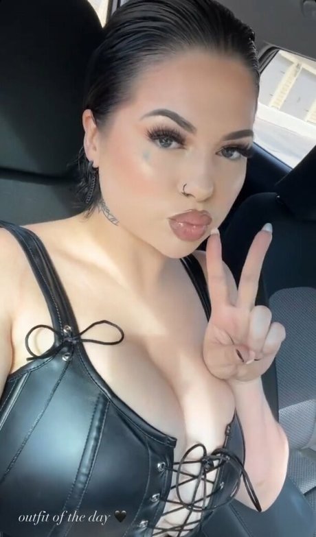 colvincherry model pretty archive