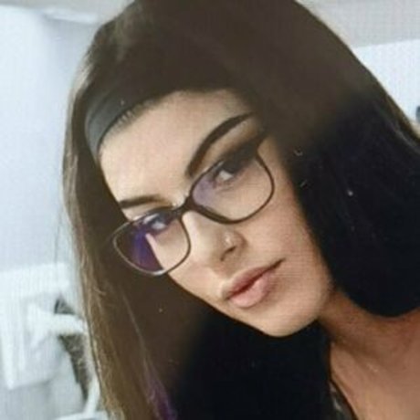 piwachu model naked picture