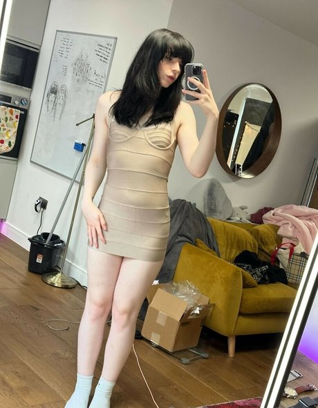 ickyypeach model top picture